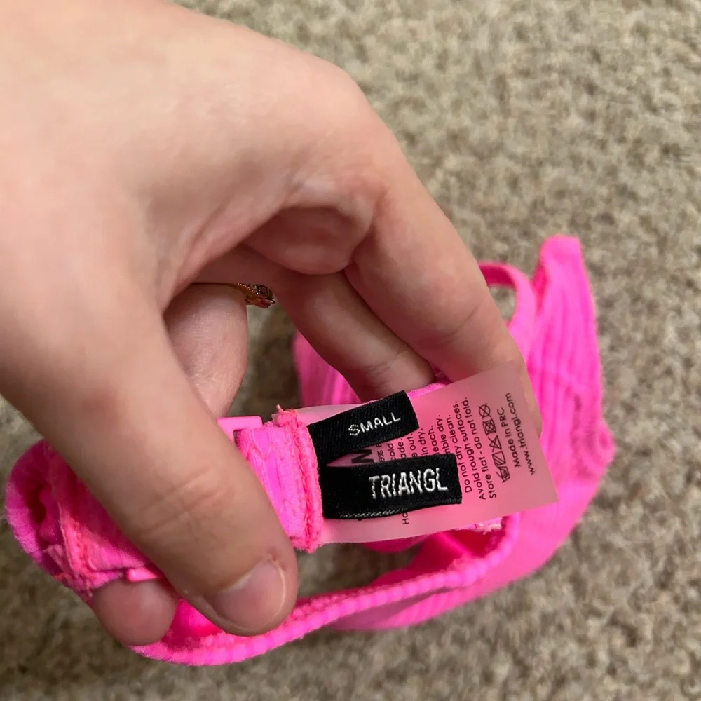 triangl swimwear Hot Pink Ribbed Bikini Top Size Small Beach Pool Outdoor Preppy